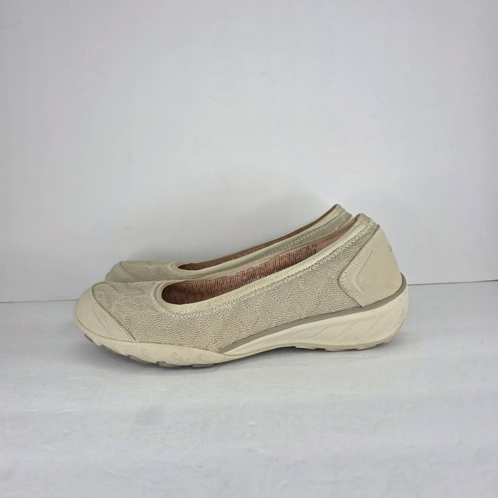 Skechers Relaxed Fit Savvy Women’s Beige Loafer Slip On Comfort Wedge  Size 9 - Picture 2 of 14